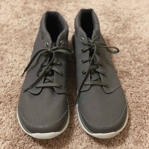 Teva Men’s high-too gray sneakers size 13 new